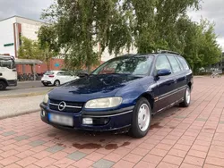 Blau Gebraucht 1995 Opel Omega Kombi | 2.800 €