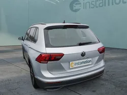 Silber Gebraucht 2023 VW Tiguan Life SUV | 31.255 € (Guter Preis)