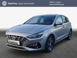 Shimmering silver Gebraucht 2024 Hyundai i30 Select Limousine | 18.290 € (Fairer Preis)