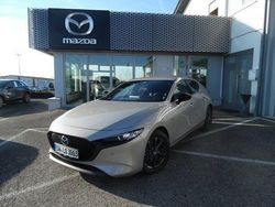Platinum quartz Gebraucht 2024 Mazda 3 Nagisa Limousine | 27.800 € (Fairer Preis)