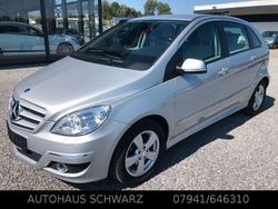 Silber Gebraucht 2009 Mercedes B180 Van / Kleinbus | 14.650 €