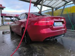 Rot Gebraucht 2018 Jaguar XE Portfolio Limousine | 16.900 €