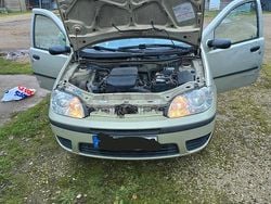 Gelb Gebraucht 2006 Fiat Punto Kleinwagen | 1.050 € (Fairer Preis)