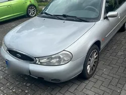 Silber Gebraucht 2000 Ford Mondeo Ghia Limousine | 1.200 €
