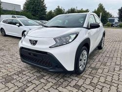 Schneeweiß Neu 2025 Toyota Aygo Play Kleinwagen | 15.590 €