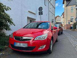 Rot Gebraucht 2011 Opel Astra Kombi | 3.990 €