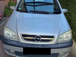 Grau Gebraucht 2003 Opel Zafira Van / Kleinbus | 1.500 €