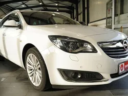 Weiß Gebraucht 2016 Opel Insignia Innovation Kombi | 12.490 € (Etwas zu teuer)