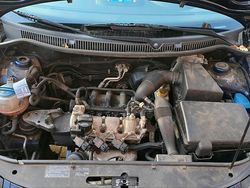 Blau Gebraucht 2005 VW Polo Kleinwagen | 750 € (Fairer Preis)