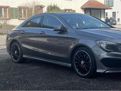 Grau Gebraucht 2015 Mercedes CLA220 Limousine | 14.000 €