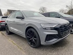 Grau Gebraucht 2023 Audi Q8 Sport SUV | 97.500 €