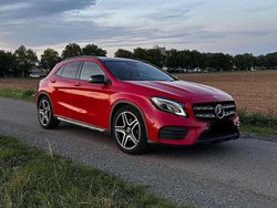 Rot Gebraucht 2017 Mercedes GLA250 Style SUV | 21.500 € (Fairer Preis)