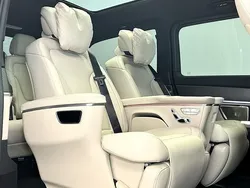 Obsidianschwarz metallic Neu 2025 Mercedes V300 Exclusive Van / Kleinbus | 104.800 € (Teuer)