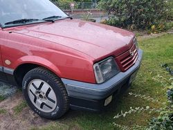 Rot Gebraucht 1987 Opel Ascona Limousine | 2.500 €