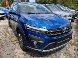 Blau Gebraucht 2023 Dacia Sandero Stepway Kleinwagen | 16.890 € (Etwas zu teuer)