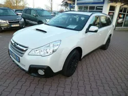 Weiß Gebraucht 2013 Subaru Outback Comfort SUV | 13.900 €