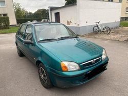Grün Gebraucht 2000 Mazda 121 Kleinwagen | 600 €