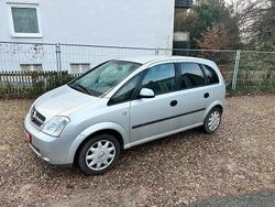 Grau Gebraucht 2003 Opel Meriva Van / Kleinbus | 1.790 € (Guter Preis)