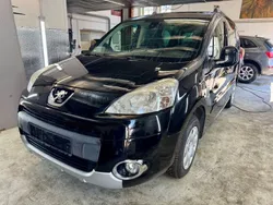 Schwarz Gebraucht 2009 Peugeot Partner Tepee Family Van / Kleinbus | 5.990 € (Fairer Preis)