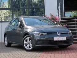 Grau Gebraucht 2021 VW Golf VIII Life Limousine | 19.900 € (Etwas zu teuer)