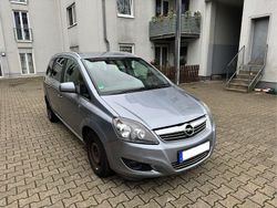 Grau Gebraucht 2010 Opel Zafira Van / Kleinbus | 3.200 € (Fairer Preis)