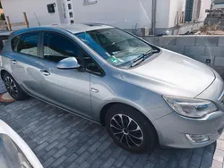 Grau Gebraucht 2012 Opel Astra Design Edition Limousine | 4.800 € (Fairer Preis)