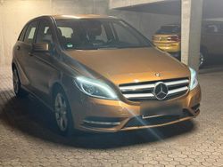 Gold Gebraucht 2012 Mercedes B200 Edition Van / Kleinbus | 5.950 € (Guter Preis)