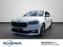 Moonweiß perleffekt (metallic) Gebraucht 2024 Skoda Fabia Selection Limousine | 22.900 € (Fairer Preis)