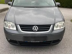 Grau Gebraucht 2005 VW Touran Van / Kleinbus | 3.880 € (Fairer Preis)