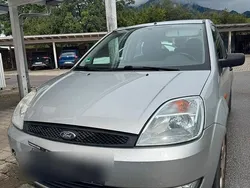 Silber Gebraucht 2003 Ford Fiesta Kleinwagen | 1.200 €