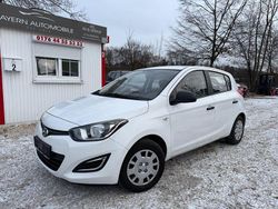 Weiß Gebraucht 2014 Hyundai i20 Edition Limousine | 2.990 € (Fairer Preis)