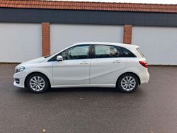 Weiß Gebraucht 2017 Mercedes B180 Style Van / Kleinbus | 12.999 € (Guter Preis)