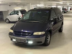 Violet Gebraucht 1998 Chrysler Voyager Van / Kleinbus | 2.500 €