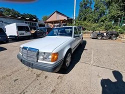 Weiß Gebraucht 1986 Mercedes E200 Limousine | 3.500 €