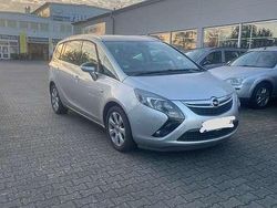Silber Gebraucht 2014 Opel Zafira Tourer Innovation Van / Kleinbus | 11.000 € (Etwas zu teuer)