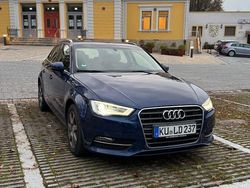 Blau Gebraucht 2014 Audi A3 Ambiente Limousine | 9.999 € (Guter Preis)