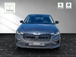 Graphitegrau metallic Neu 2025 Skoda Scala Drive Kleinwagen | 34.290 €