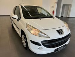 Weiß Gebraucht 2009 Peugeot 207 Filou Limousine | 3.990 €