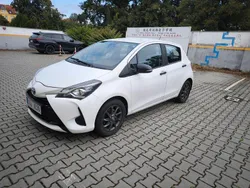 Weiß Gebraucht 2019 Toyota Yaris Limousine | 8.300 €