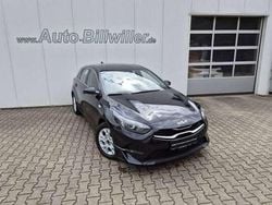 Zilinaschwarz metallic Gebraucht 2024 Kia Ceed Comfort Kleinwagen | 22.300 € (Guter Preis)