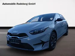 Wolfgrau metallic Neu 2025 Kia Ceed Limousine | 27.270 € (Etwas zu teuer)