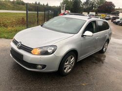 Silber Gebraucht 2010 VW Golf VI Kombi | 2.399 €