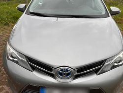 Silber Gebraucht 2014 Toyota Yaris Hybrid Kombi | 13.000 € (Superpreis)