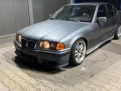 Grau Gebraucht 1995 BMW 320 Basis Limousine | 4.299 €