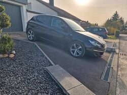 Schwarz Gebraucht 2016 Peugeot 308 Style Kleinwagen | 7.500 € (Guter Preis)