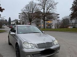 Grau Gebraucht 2005 Mercedes C200 Classic Limousine | 5.200 € (Teuer)