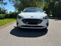 Weiß Gebraucht 2020 Ford Focus Titanium Limousine | 15.499 € (Fairer Preis)