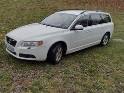 Weiß Gebraucht 2009 Volvo V70 Momentum Kombi | 4.850 € (Guter Preis)