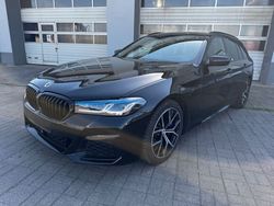 Schwarz Gebraucht 2022 BMW 530e M Sport Limousine | 38.850 € (Fairer Preis)