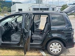 Schwarz Gebraucht 2009 VW Touran Van / Kleinbus | 3.900 € (Fairer Preis)